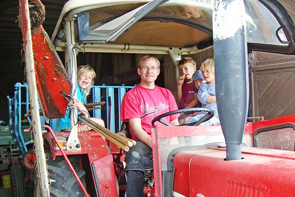 Fahrt auf dem Traktor mit dem Bauern