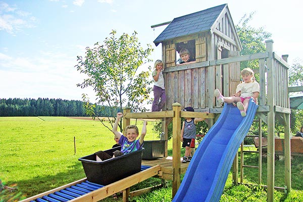 Toben auf dem Spielplatz