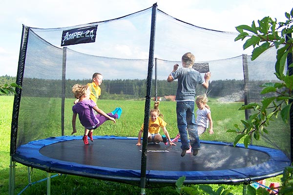 Wer springt auf dem Trampolin am höchsten?